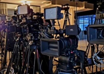 Raporti i DASH: Gjuhë frikësuese dhe fushatë njollosje ndaj gazetarëve që raportojnë korrupsionin