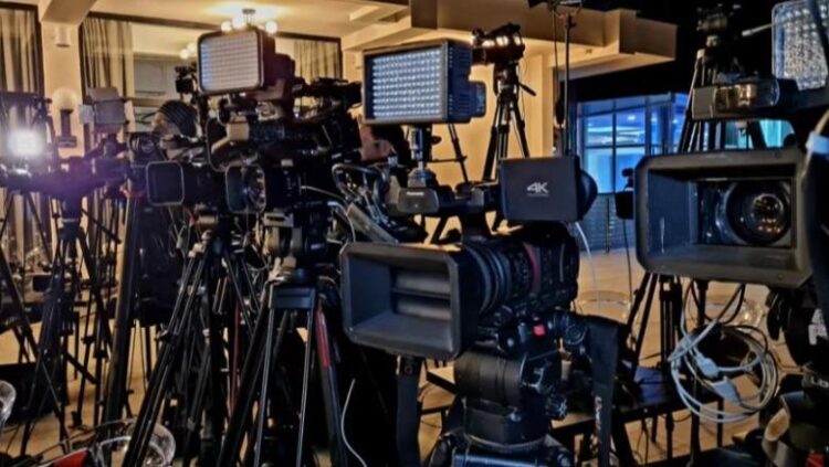 Raporti i DASH: Gjuhë frikësuese dhe fushatë njollosje ndaj gazetarëve që raportojnë korrupsionin