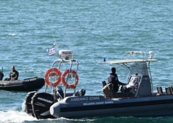 Thriler në Egje, i burgosuri turk hidhet në det nga trageti gjatë shoqërimit nga policia