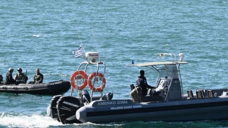 Thriler në Egje, i burgosuri turk hidhet në det nga trageti gjatë shoqërimit nga policia