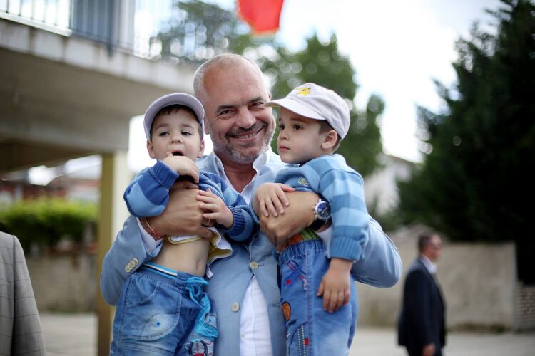 Raporti i Eurostat: Mbështetja financiare për familjet shqiptare, më e ulëta në Europë