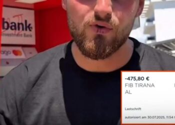 “Shokohet” turisti gjerman në Ksamil, Fibank i mbajti 75 euro komision për tërheqjen 400 euro