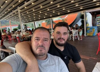 “Ma këpute shpirtin”, lamtumira e babait për 21-vjeçarin që humbi jetën në Itali