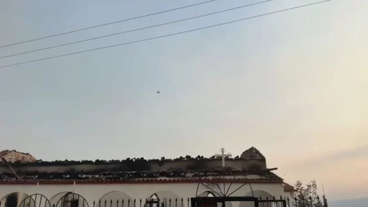 Në Lefterhor të Delvinës digjen edhe kosheret, bletët ‘pushtojnë’ fshatin