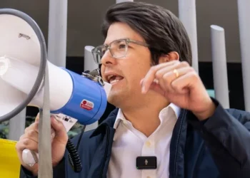 U qëllua me armë gjatë një tubimi, senatori kolumbian Miguel Uribe vdes pas 2 muajsh në spital