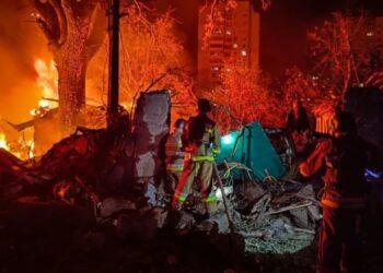 Sulmet me dron/ Zjarr i madh në depon e naftës pranë Soçit, pezullohen fluturimet