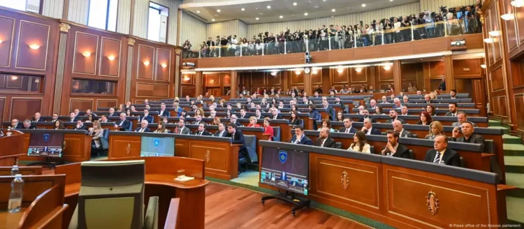 Kushtetuesja e Kosovës merr vendim: Kuvendi të zgjedhë kreun e ri, një kandidat votohet jo më shumë se 3 herë