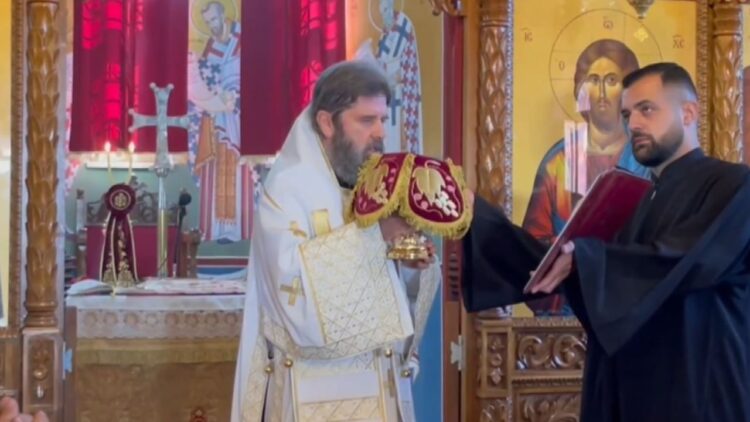 E premtja e “Fjetjes së Hyjlindjes”, kryepeshkopi Joan lutet të shuhen zjarret: Nuk bëjmë dot pa Perëndinë!