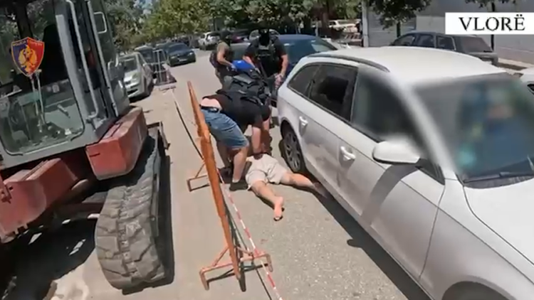 Vrasja në Vlorë, 42-vjeçari i arrestuar siguroi armën dhe ndihmoi autorin të arratisej në Greqi