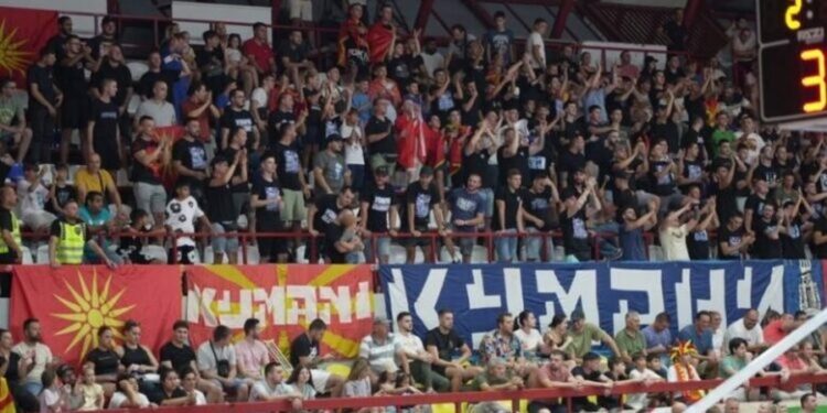 Thirrjet antishqiptare në ndeshjen Maqedoni e Veriut – Rumani, Mickoski kërkon falje dhe premton hetim