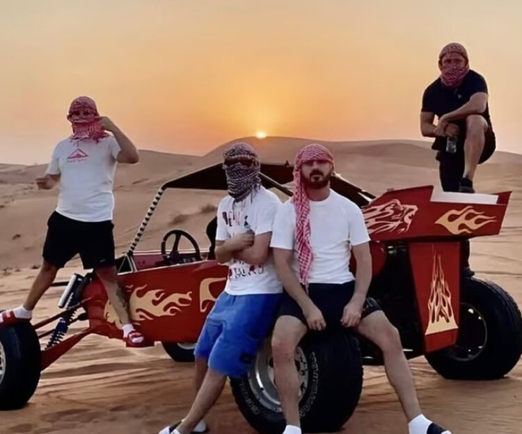 Daily Mail ‘skaner’ Hellbanianz: Pse lanë Londrën dhe shkuan në Dubai? Karteli famëkeq shqiptar krenohet me vajza të zhveshura dhe Rolex të zbukuruar me diamante