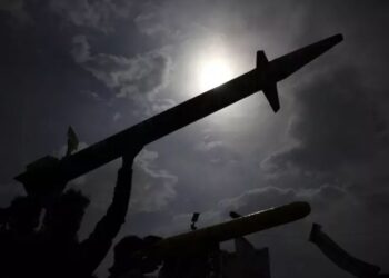 Izraeli godet termocentralin elektrik në Jemen, shpërthime të forta në zonë