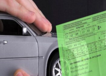 Ikje masive e shqiptarëve për pushime jashtë, rriten me 13 për qind primet nga kartoni jeshil