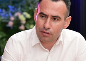 Gazetari Almer Toska kërcënohet pas investigimit mbi Lul Morinën dhe lidhjet e tij politike