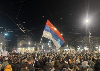 Sërish përleshje të dhunshme gjatë protestave kundër qeverisë në Serbi