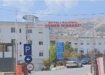 Makina përplas kalimtarin në Gjirokastër, i plagosuri në gjendje të rëndë për jetën