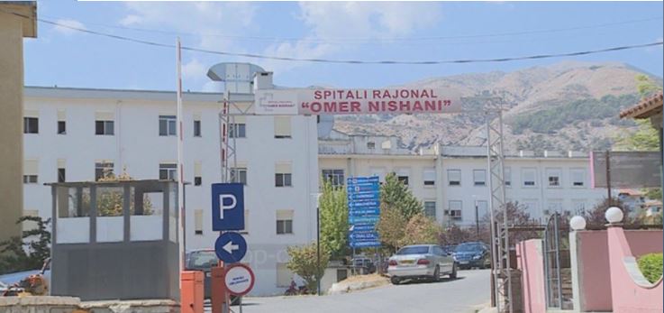 Makina përplas kalimtarin në Gjirokastër, i plagosuri në gjendje të rëndë për jetën