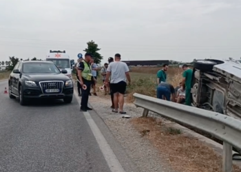 Audi përplaset me furgonin në Lushnjë, një i plagosur rëndë