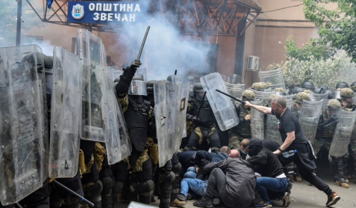 Një person dënohet me afro 5 vjet burgim për sulm ndaj ushtarëve të KFOR-it në Zveçan