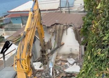 IKMT vijon aksionin në jug, shembet një tjetër ndërtim pa leje në vijën bregdetare