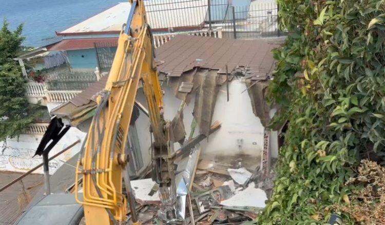 IKMT vijon aksionin në jug, shembet një tjetër ndërtim pa leje në vijën bregdetare