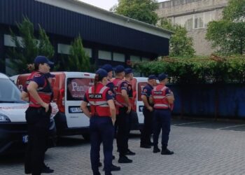 Policia e Shtetit rrethon News24, kërkon nxjerrjen me forcë nga ambientet. Gazetarëve u ndalohet hyrja në redaksi