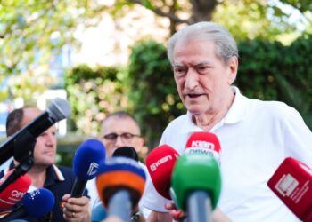 Berisha: Në SPAK gjeta Elvis Doçin duke dekoruar Altin Troplinin si president nderi të kartelit