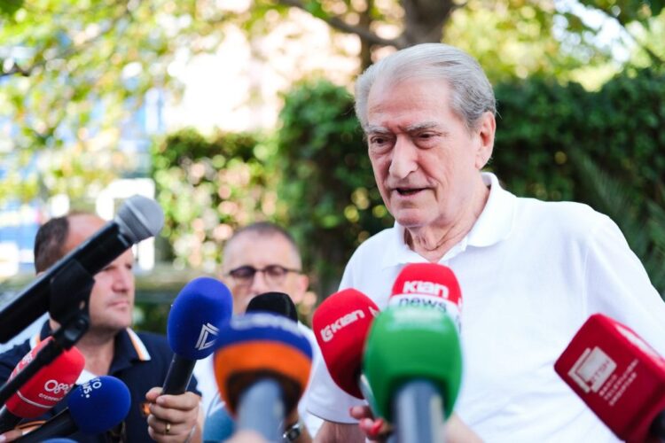 Berisha: Në SPAK gjeta Elvis Doçin duke dekoruar Altin Troplinin si president nderi të kartelit