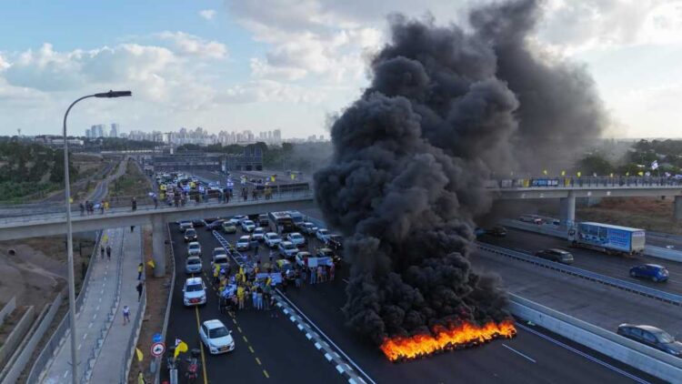 Protestë masive në Izrael, familjet e pengjeve kërkojnë ndalimin e luftës