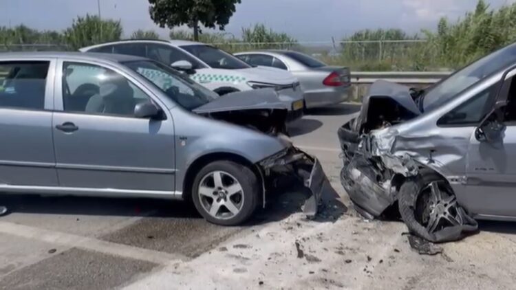 Aksident i trefishtë në aksin Berat-Dimal, plagosen drejtuesit e automjeteve