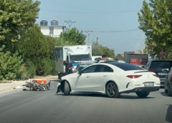Makina përplaset me motociklistin në Fier, një i plagosur