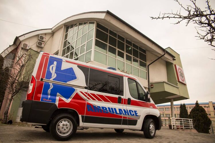 E rëndë në Prishtinë! Trungu i pemës bie mbi 31-vjeçarin, humb jetën në spital