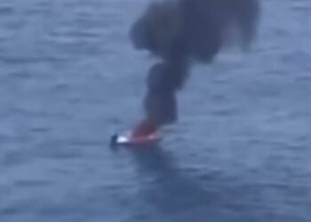 Skafi përfshihet nga flakët në Potam/ VIDEO