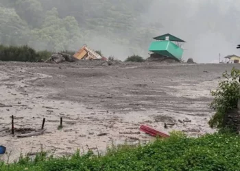 Përmbytjet në Indi, mbi 100 persona të zhdukur