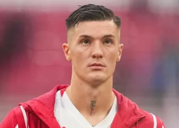 Man.United përgatit ofertë rekord për Benjamin Sesko, në garë hyn edhe Newcastle