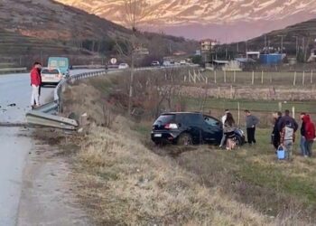 Shoferi humb kontrollin e makinës në rrugën Maliq-Moglicë, lëndohet së bashku me pasagjeren