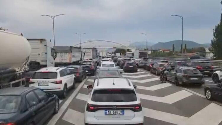 Kaos në autostradën Fushë Milot- Lezhë, makinat bllokohen për mbi dy orë