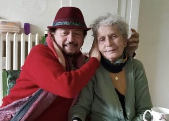 “U fik flaka e shpirtit…”, Frederik Ndoci ndan lajmin e trishtë për të ëmën