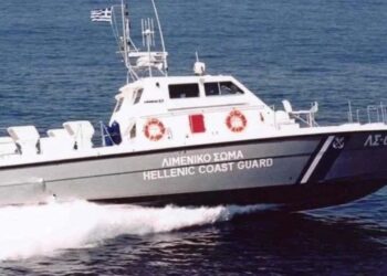 Varka me shqiptarë përplaset në Greqi, mes shkëmbinjve