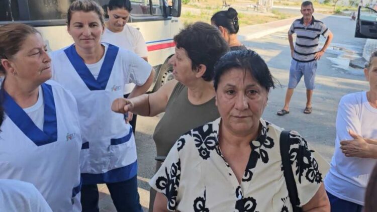 “Kemi 2 muaj pa rrogë”/ Sanitaret e Spitalit Psikiatrik Vlorë në protestë