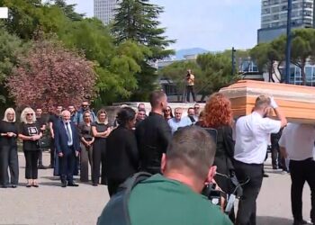 Homazhe për Artur Zhejin, gazetarit dhe publicistit i jepet lamtumira e fundit!