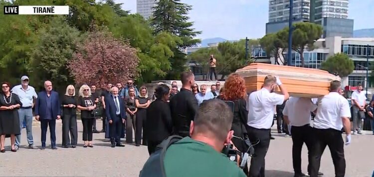 Homazhe për Artur Zhejin, gazetarit dhe publicistit i jepet lamtumira e fundit!