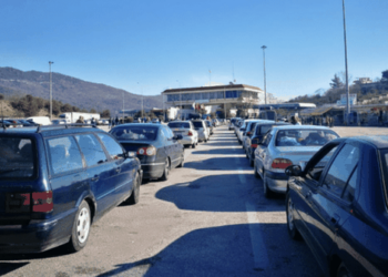 Fluks në Kakavijë/ Mbi 8 mijë hyrje dhe mbi 4 mijë dalje brenda 24 orëve, ja si të shmangni pritjet e gjata në doganë