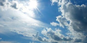 Shtrëngata, vetëtima dhe breshër, kujdes në disa zona ku parashikohen reshje