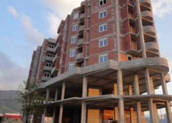 Ndërtimet pa leje, Neni 589 i Kodit të ri Penal dënon punonjësit, nuk prek investitorin