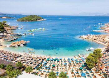 Tkurrja e turizmit ul çmimet e hoteleve, sa kushtojnë dhomat nga jugu në veri