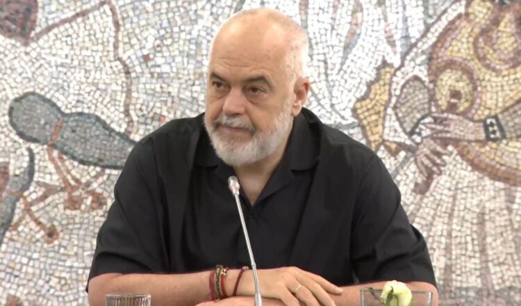 Edi Rama pyet ChatGBT për zjarret në Shqipëri: Fajin e kanë ata që e kritikojnë…