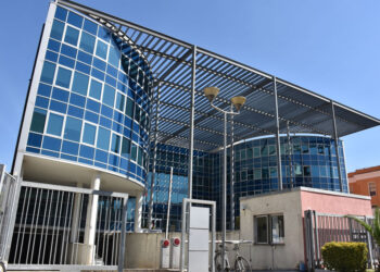 SPAK do të “ngrohet” në diell, instalon në tarracë “parkun” fotovoltaik 800 mln lekësh