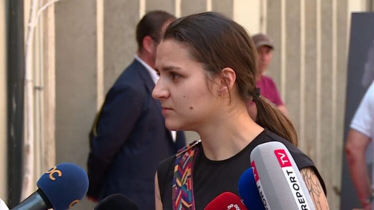 “Mendoi se do të jetonte”/ Mes lotësh, vajza e Naun Shundit flet për humbjen e babait: E hëngri kanceri nga brenda…