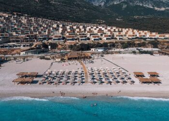 Turistes gjermane i vjedhin paratë në Palasë, në vilën ku pushonte